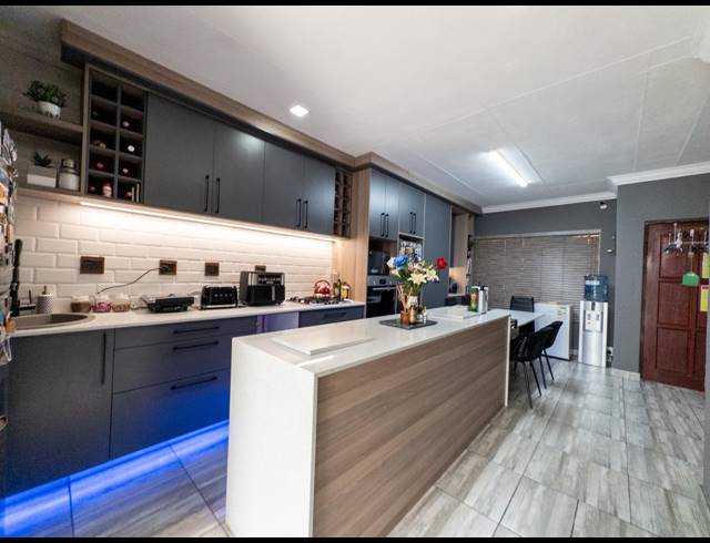 4 BEDROOM HOUSE FOR SALE IN BOKSBURG NORTH